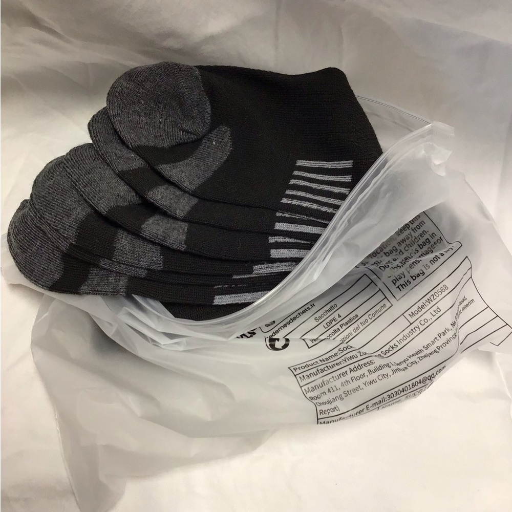 NEW IN BAG  Black Mens Casual Crew Socks 3 pair